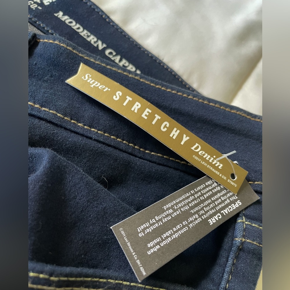 Capris - Picture 2 of 10
